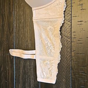 Torrid 50C strapless bra with Straps